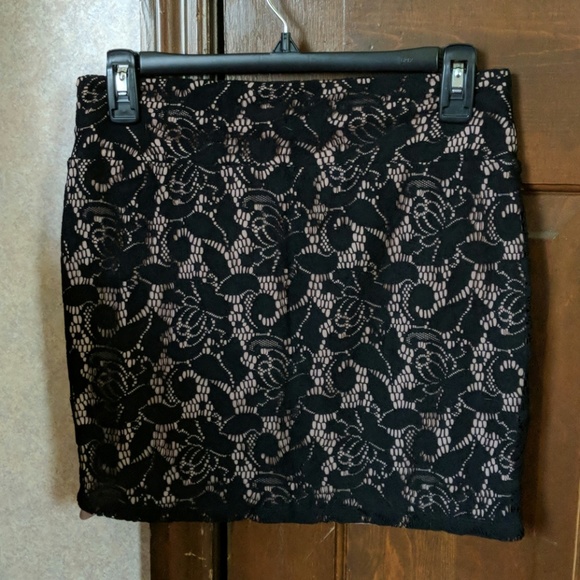 Cotton On skirt - Picture 2 of 6